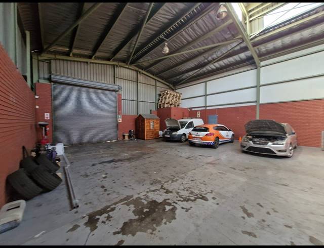 407M² WAREHOUSE TO LET IN JET PARK